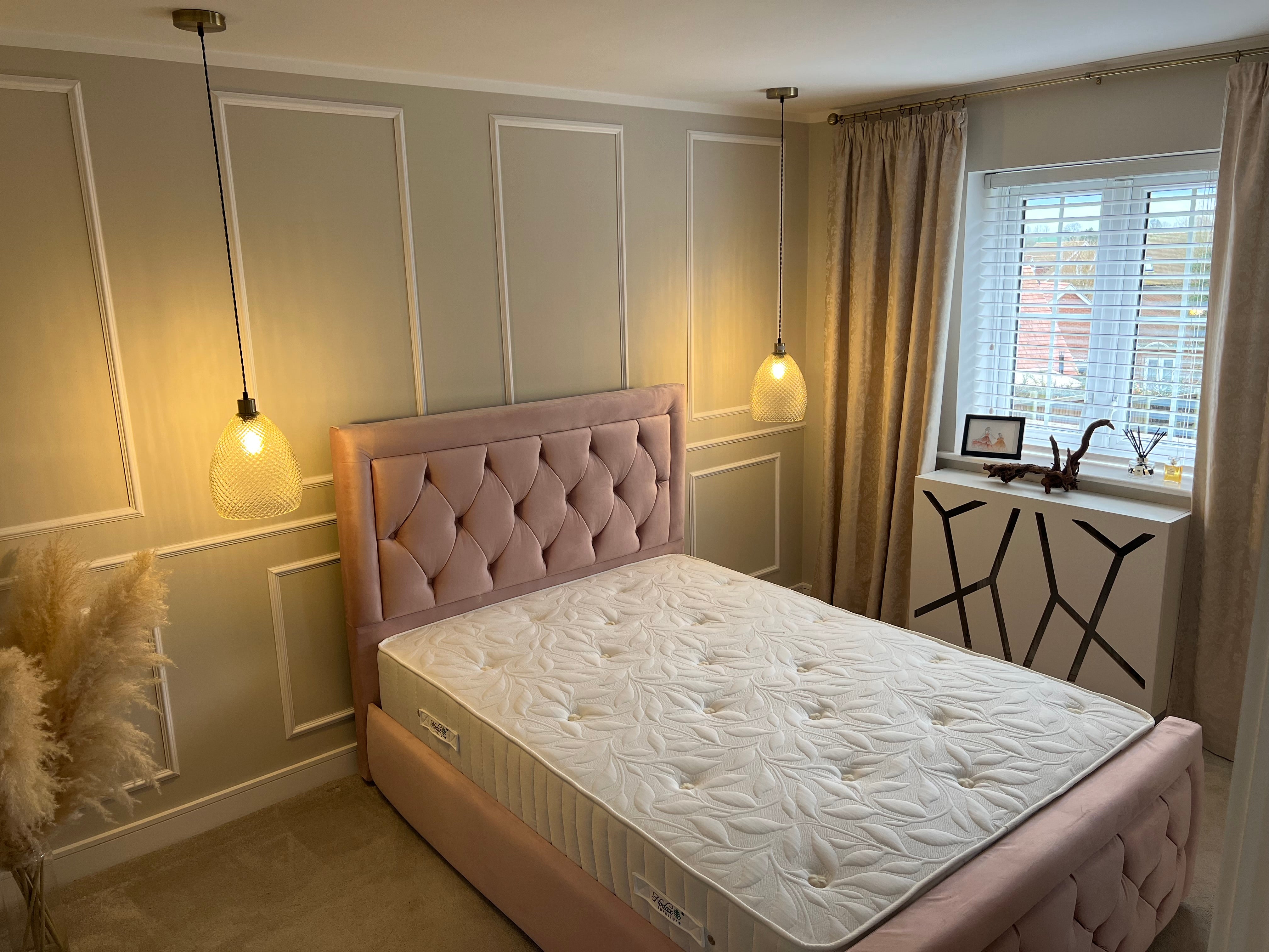 Nodax deluxe pocket 1000 mattress, soft landing surface, embroidered handles and air vents
