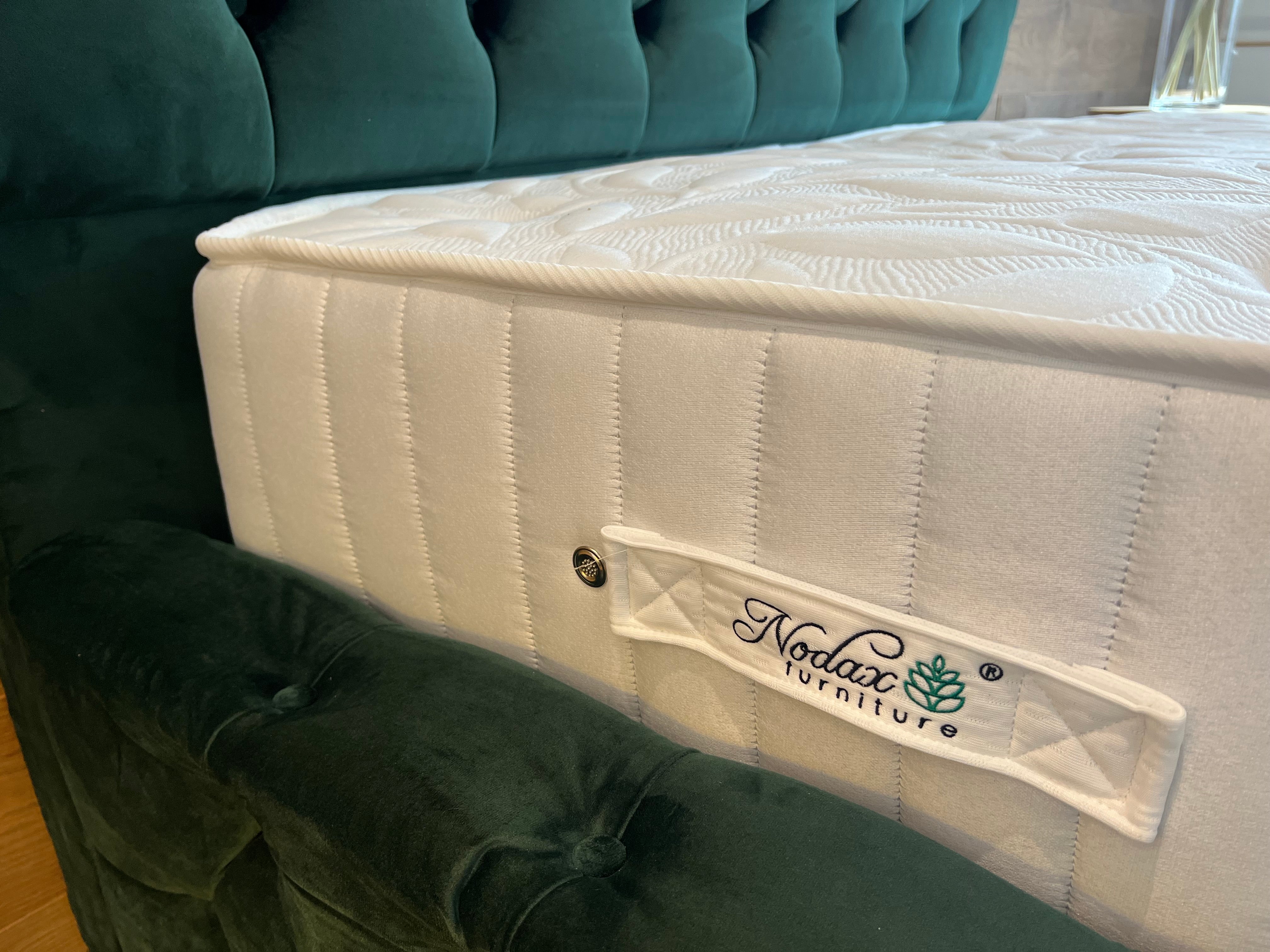Nodax deluxe pocket 1000 mattress, soft landing surface, embroidered handles and air vents