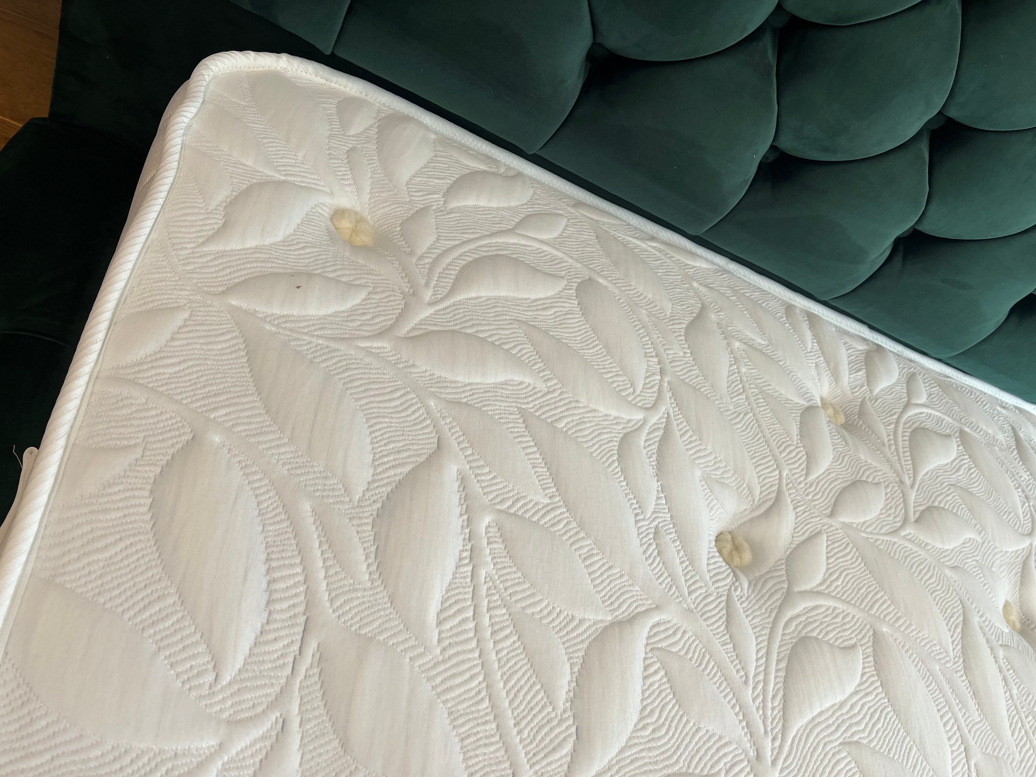Nodax deluxe pocket 1000 mattress, soft landing surface, embroidered handles and air vents