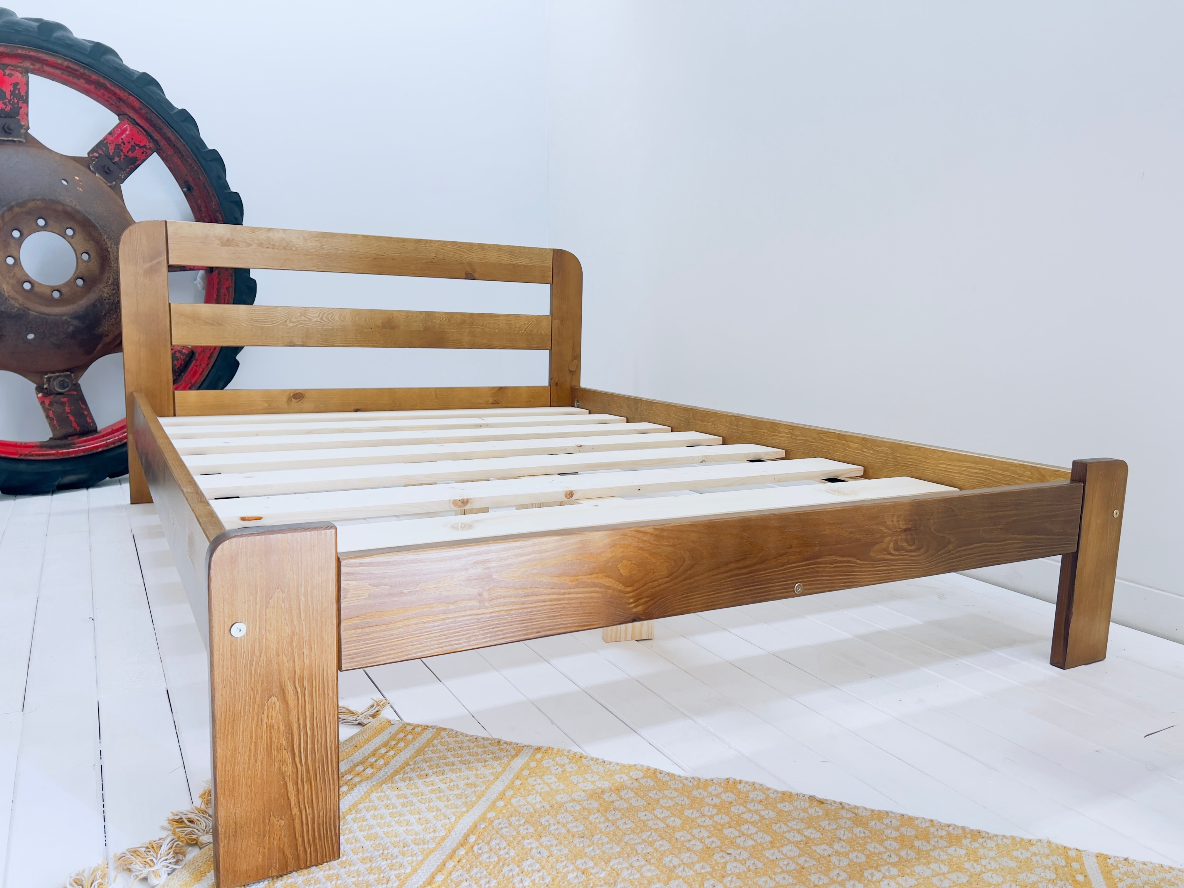 Wooden bed frame Eta (F4)